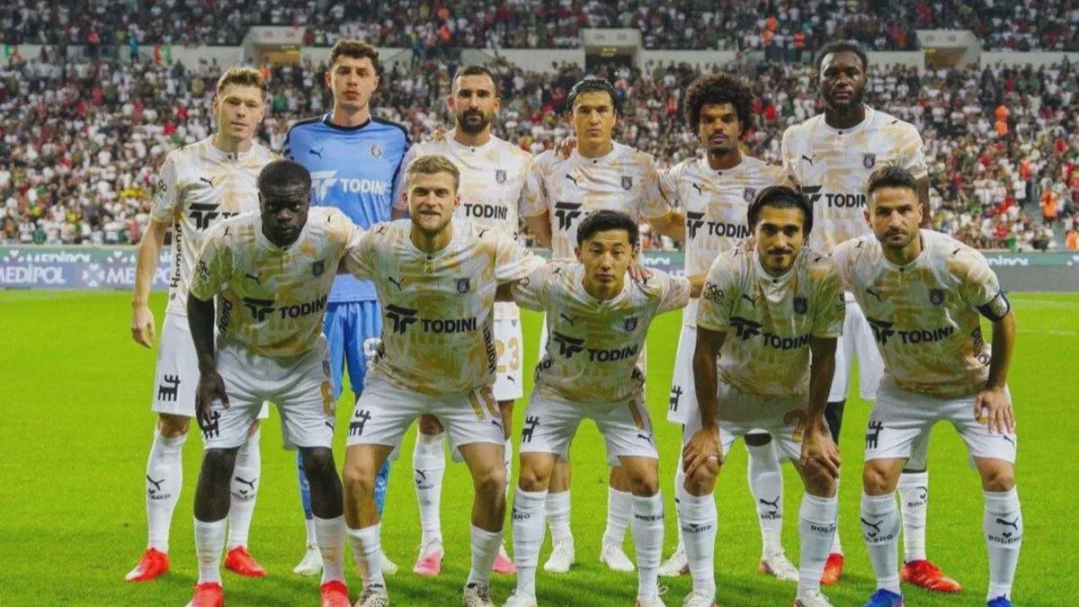 Со счётом 5:0 закончился матч турецкой Суперлиги с участием Шомуродова и Файзуллаева